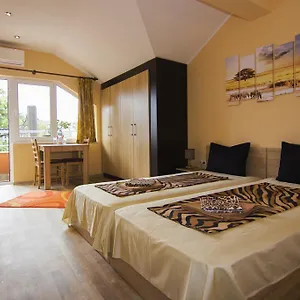 https://simplycomfy.plovdiv-hotels.com